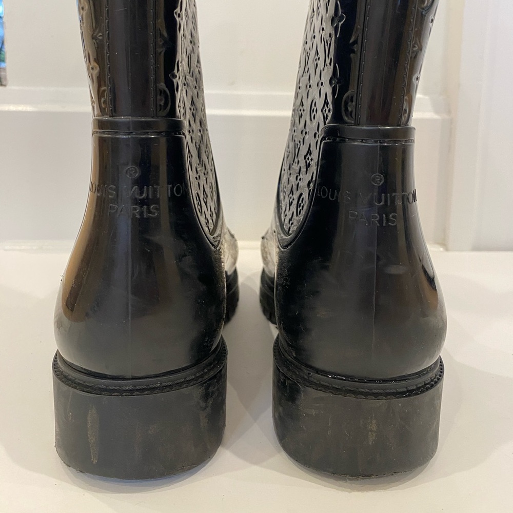 Louis Vuitton rain boots. Excellent condition. Black rubber. Incredible deal. - Picture 2 of 9